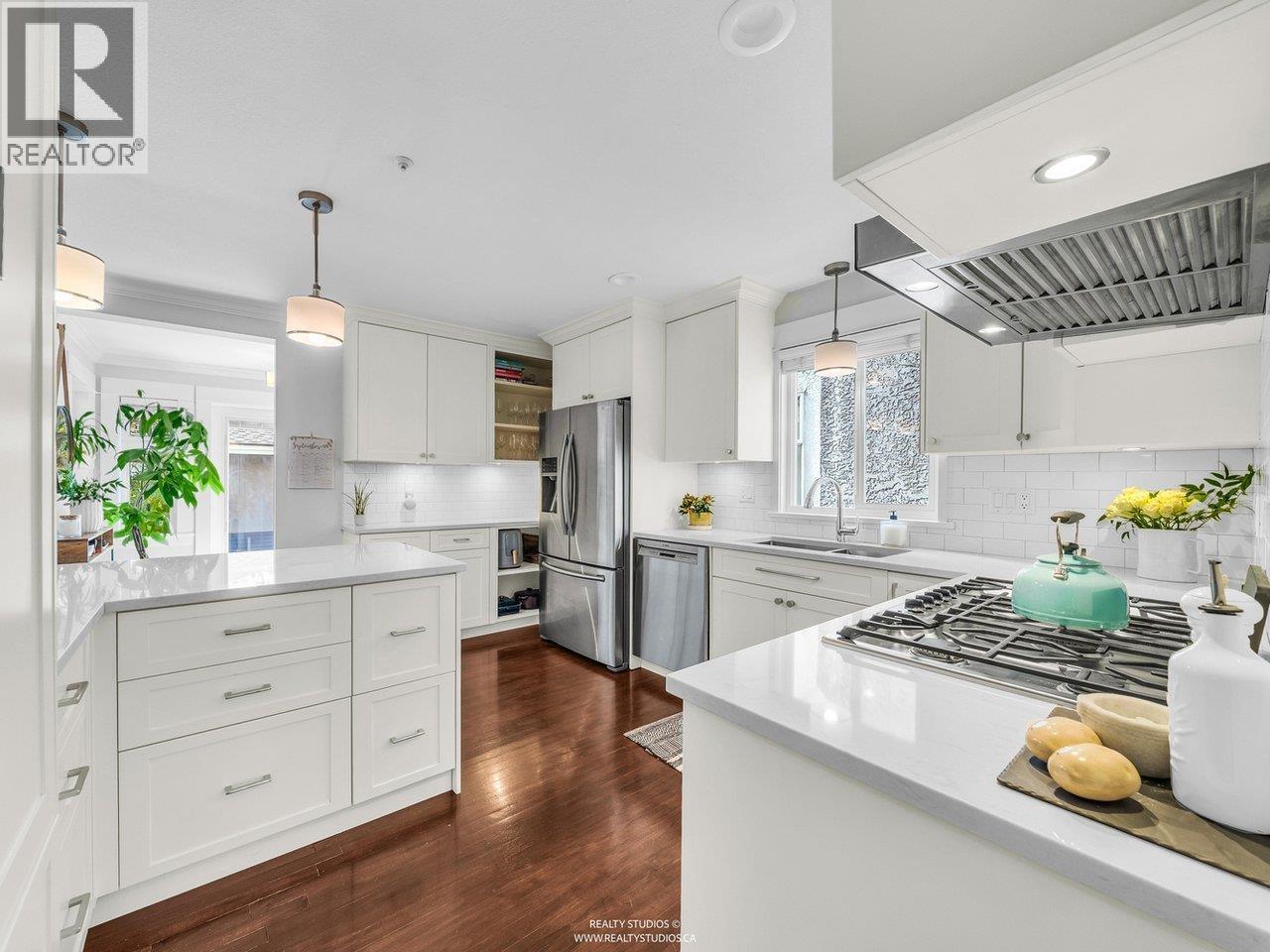 2702 W 15th Avenue, Vancouver, British Columbia  V6K 2Z8 - Photo 13 - R3048031