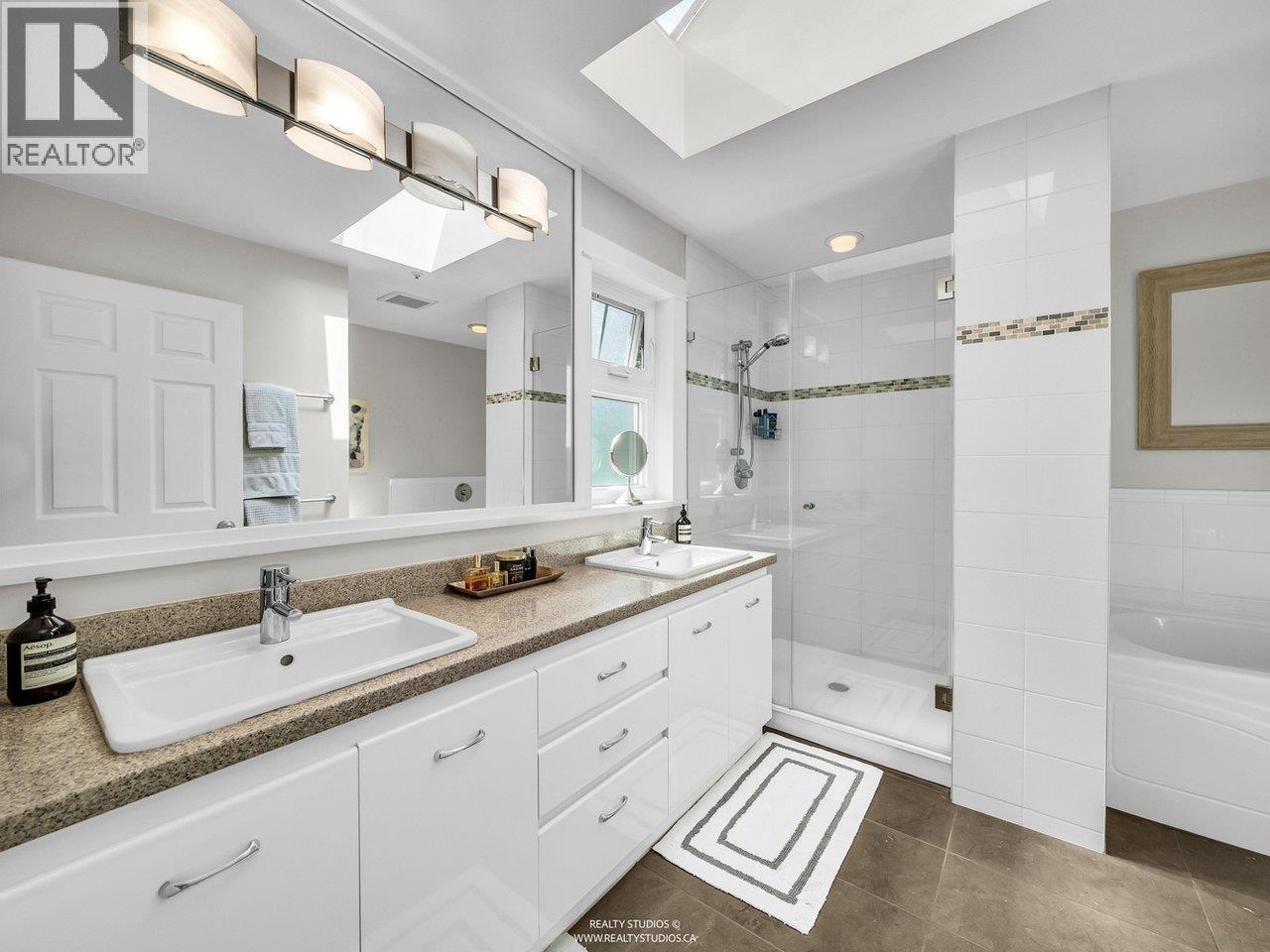 2702 W 15th Avenue, Vancouver, British Columbia  V6K 2Z8 - Photo 28 - R3048031
