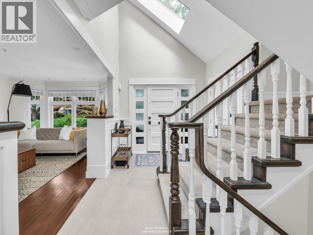 2702 W 15th Avenue, Vancouver, British Columbia  V6K 2Z8 - Photo 3 - R3048031