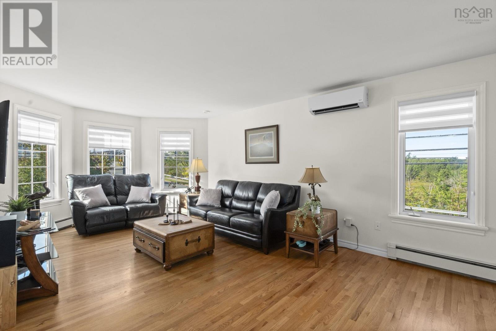 Property at 4 Carlina Court image 4