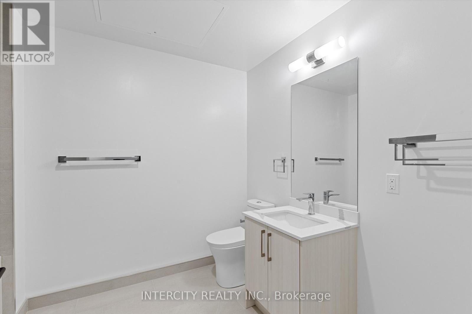 205 - 2075 King Road, King, Ontario  L7B 0R6 - Photo 20 - N12405276