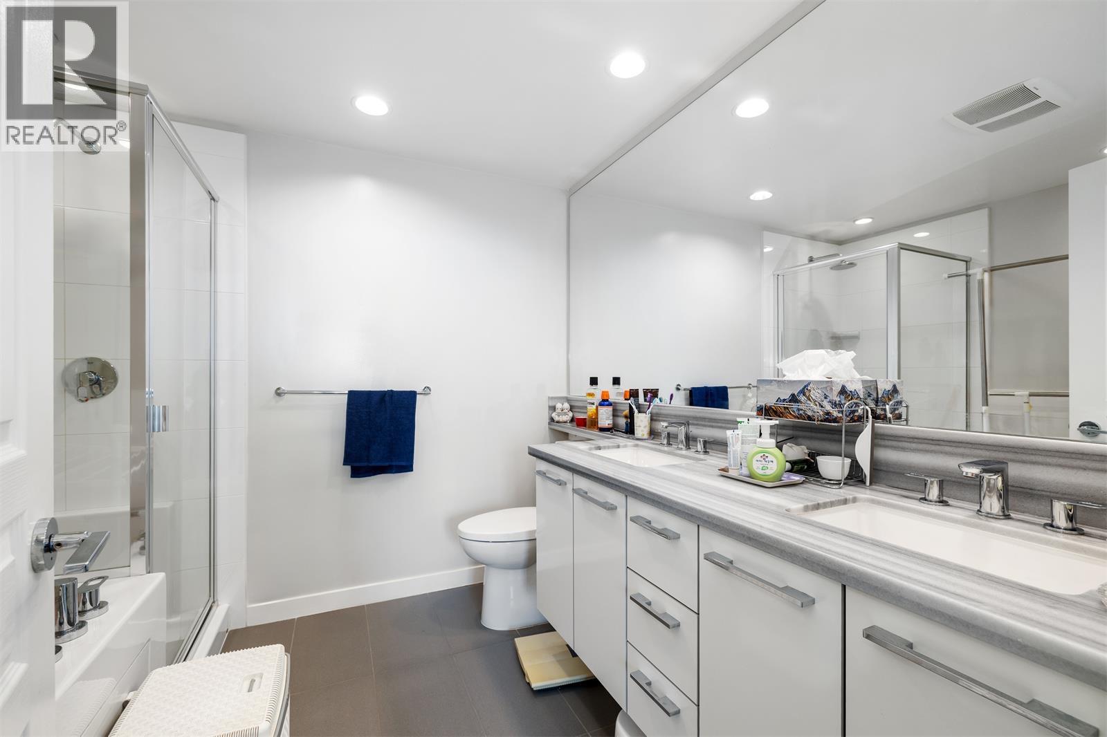 2502 3093 Windsor Gate, Coquitlam, British Columbia  V3B 0N2 - Photo 11 - R3047919