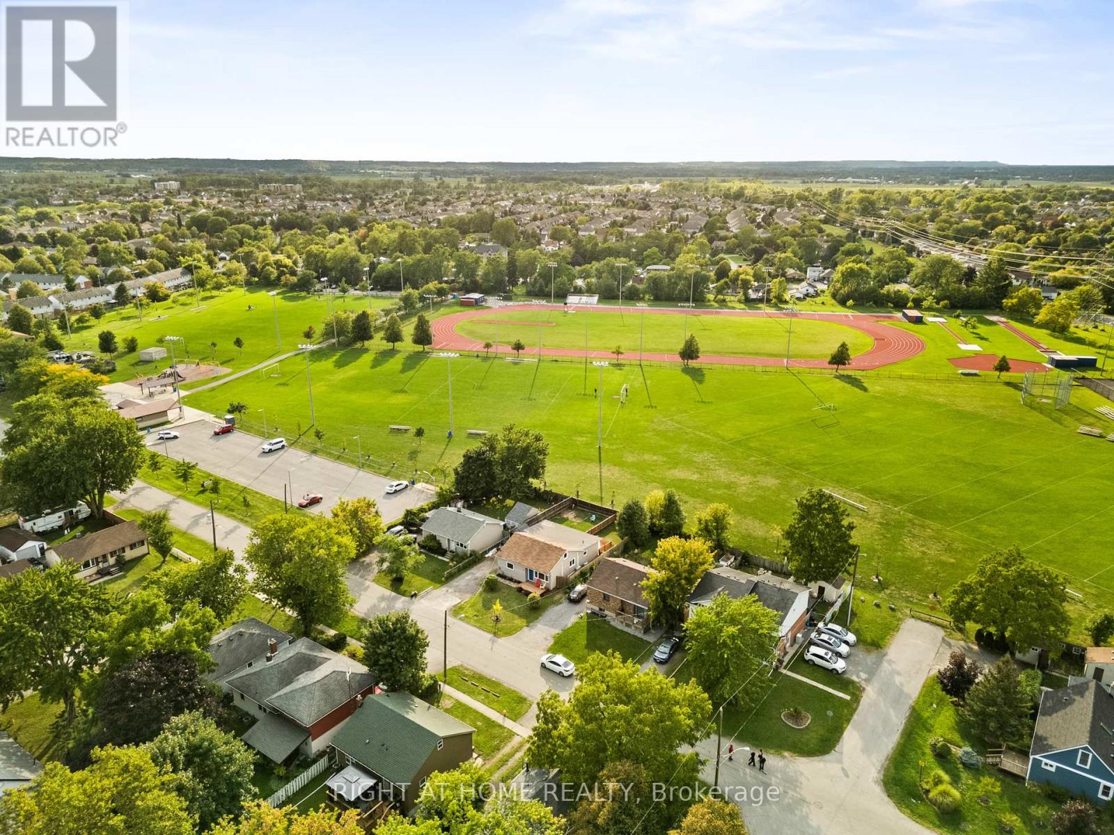 70 Powerview Avenue, St. Catharines (Western Hill), Ontario  L2S 1X1 - Photo 4 - X12405019