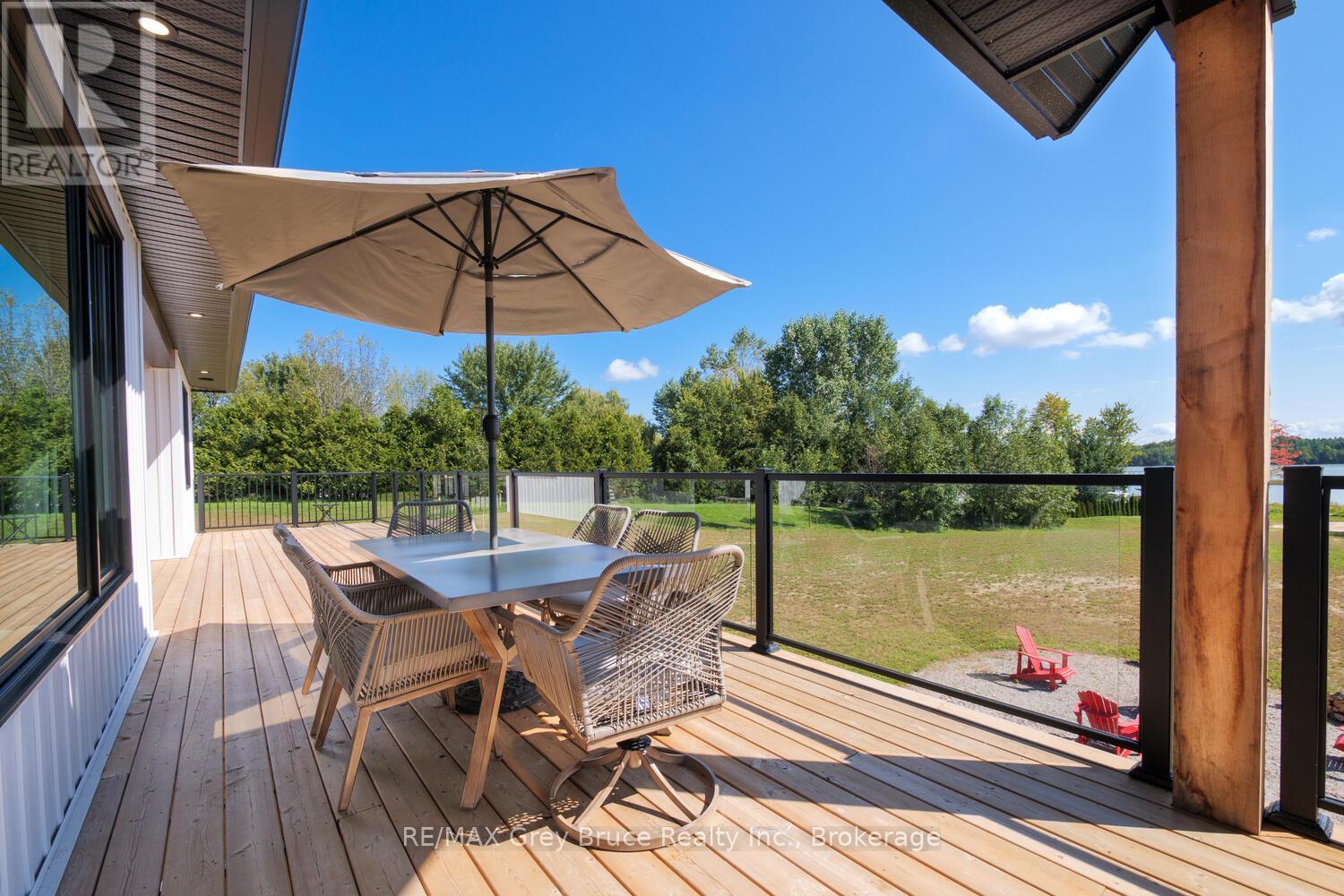 117 Almur Drive, Georgian Bluffs, Ontario  N0H 2T0 - Photo 10 - X12405287
