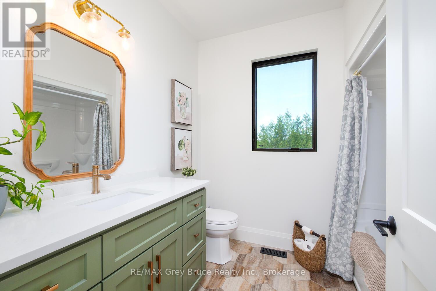 117 Almur Drive, Georgian Bluffs, Ontario  N0H 2T0 - Photo 29 - X12405287