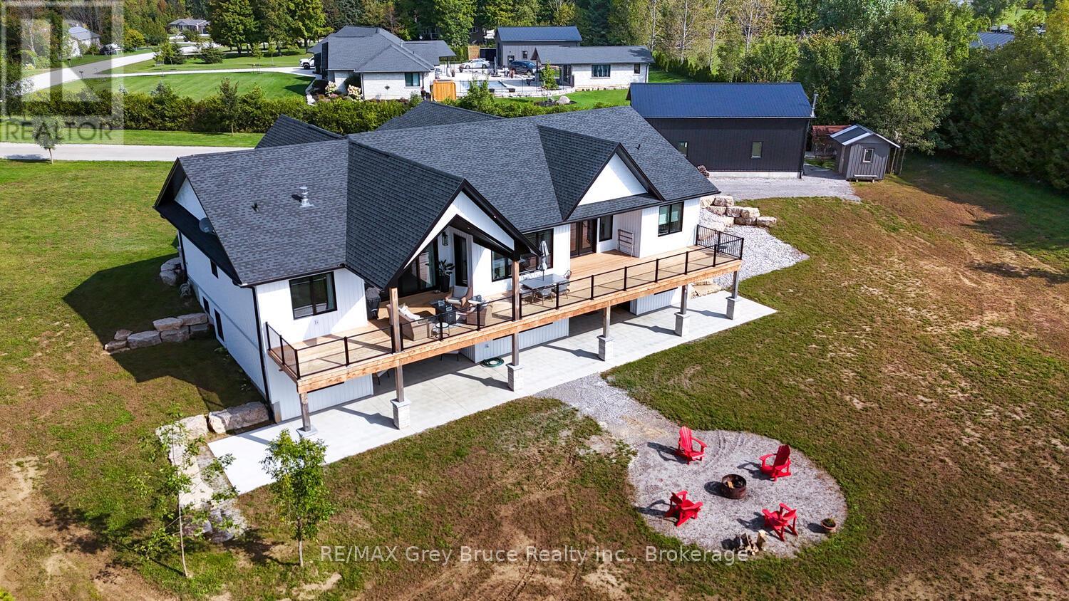117 Almur Drive, Georgian Bluffs, Ontario  N0H 2T0 - Photo 42 - X12405287