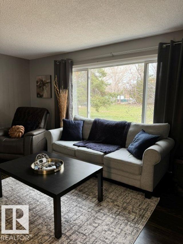 Property at 40 GARDEN CR image 1