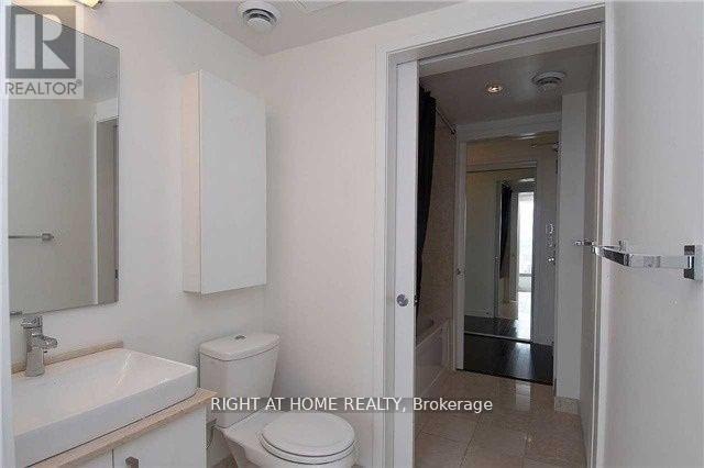 5707 - 12 York Street, Toronto (Waterfront Communities), Ontario  M5J 0A9 - Photo 12 - C12405302