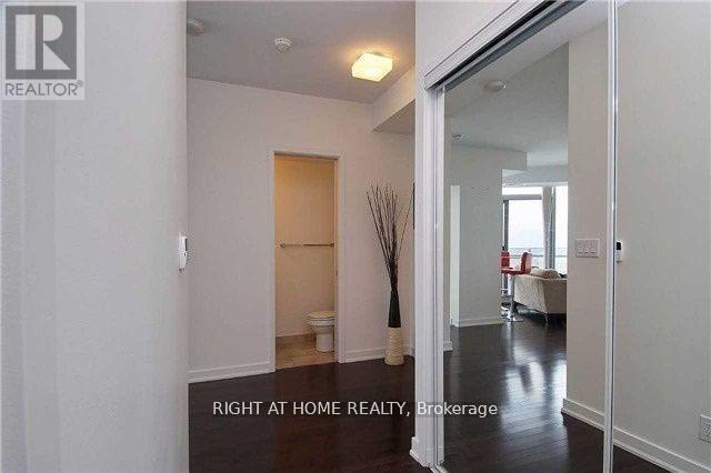 5707 - 12 York Street, Toronto (Waterfront Communities), Ontario  M5J 0A9 - Photo 3 - C12405302