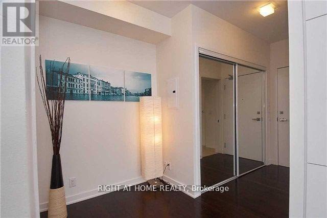 5707 - 12 York Street, Toronto (Waterfront Communities), Ontario  M5J 0A9 - Photo 4 - C12405302