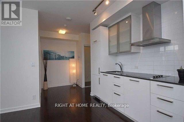 5707 - 12 York Street, Toronto (Waterfront Communities), Ontario  M5J 0A9 - Photo 5 - C12405302