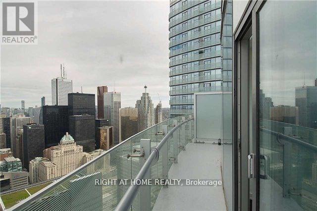 5707 - 12 York Street, Toronto (Waterfront Communities), Ontario  M5J 0A9 - Photo 9 - C12405302