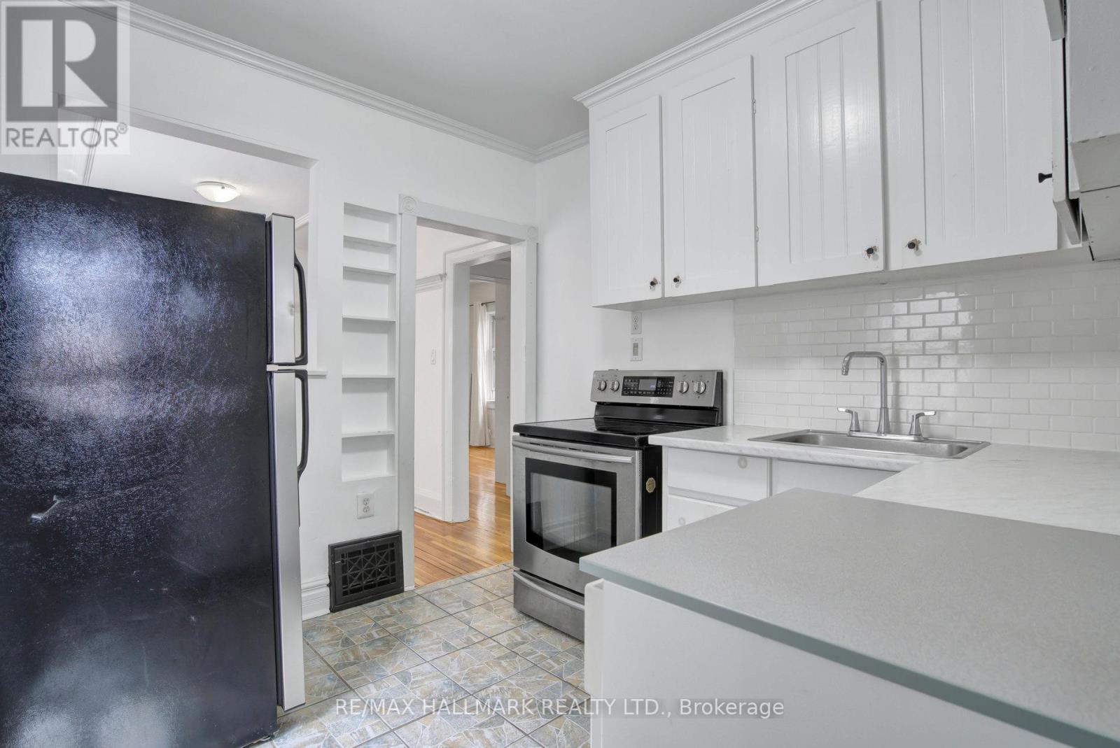 9 Costain Avenue, Toronto (East End-Danforth), Ontario  M4E 2G7 - Photo 4 - E12405279