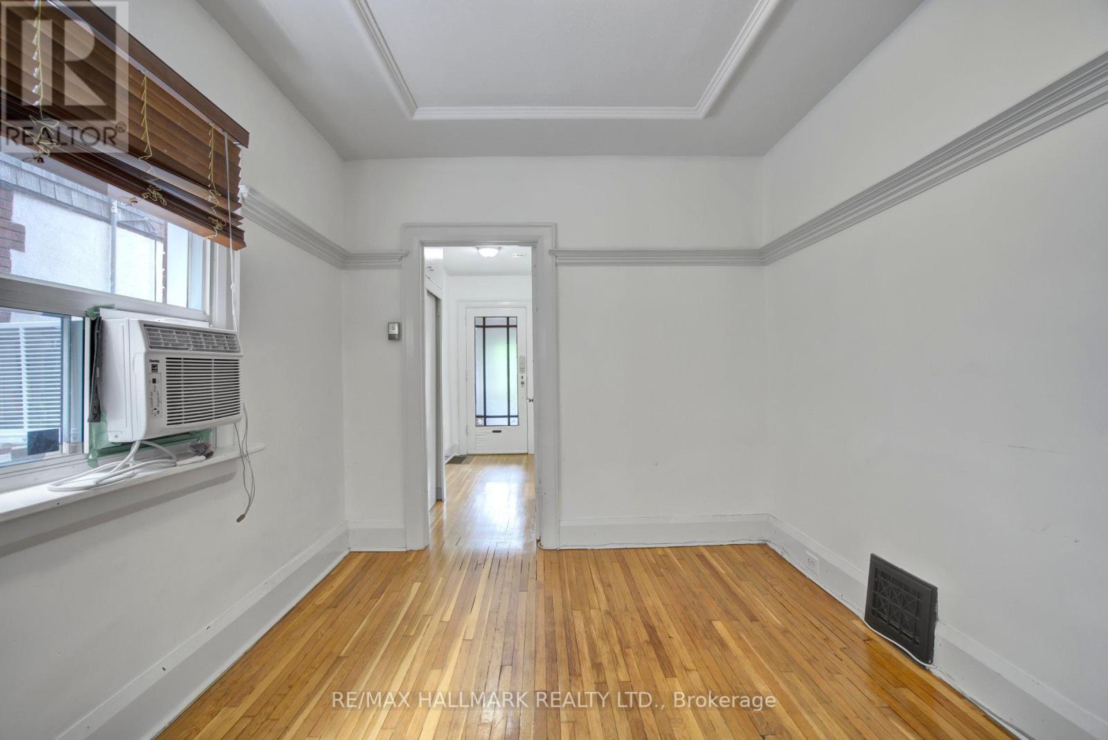 9 Costain Avenue, Toronto (East End-Danforth), Ontario  M4E 2G7 - Photo 6 - E12405279