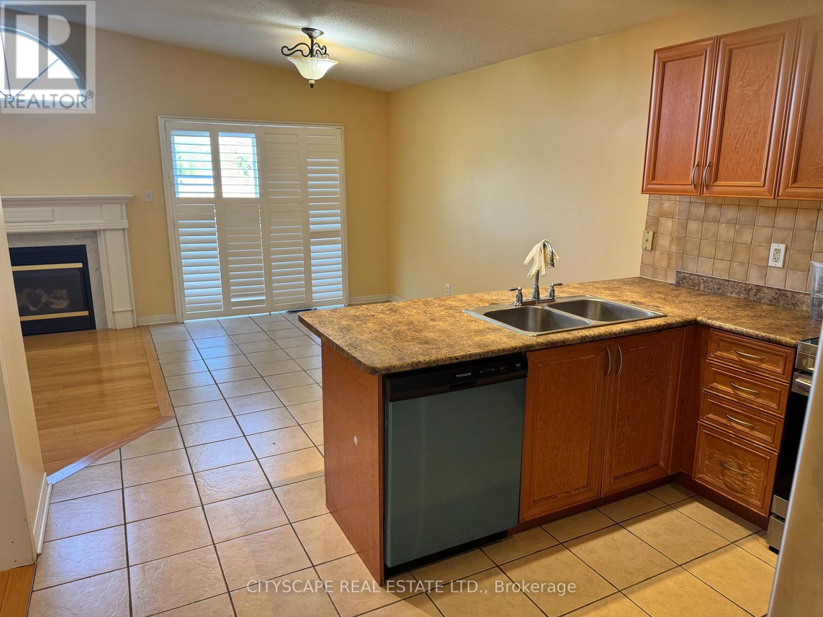 5077 Dubonet Drive, Mississauga, Ontario  L5M 7X5 - Photo 7 - W12404135