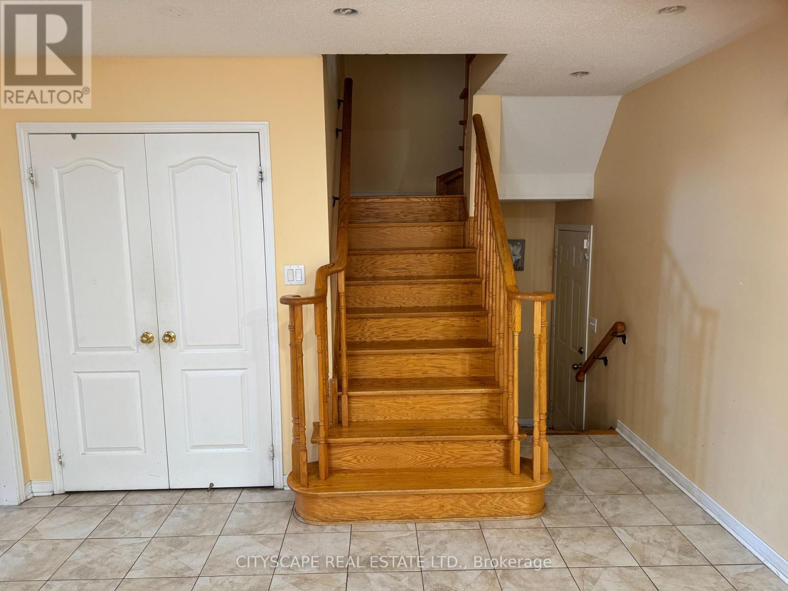 5077 Dubonet Drive, Mississauga, Ontario  L5M 7X5 - Photo 8 - W12404135