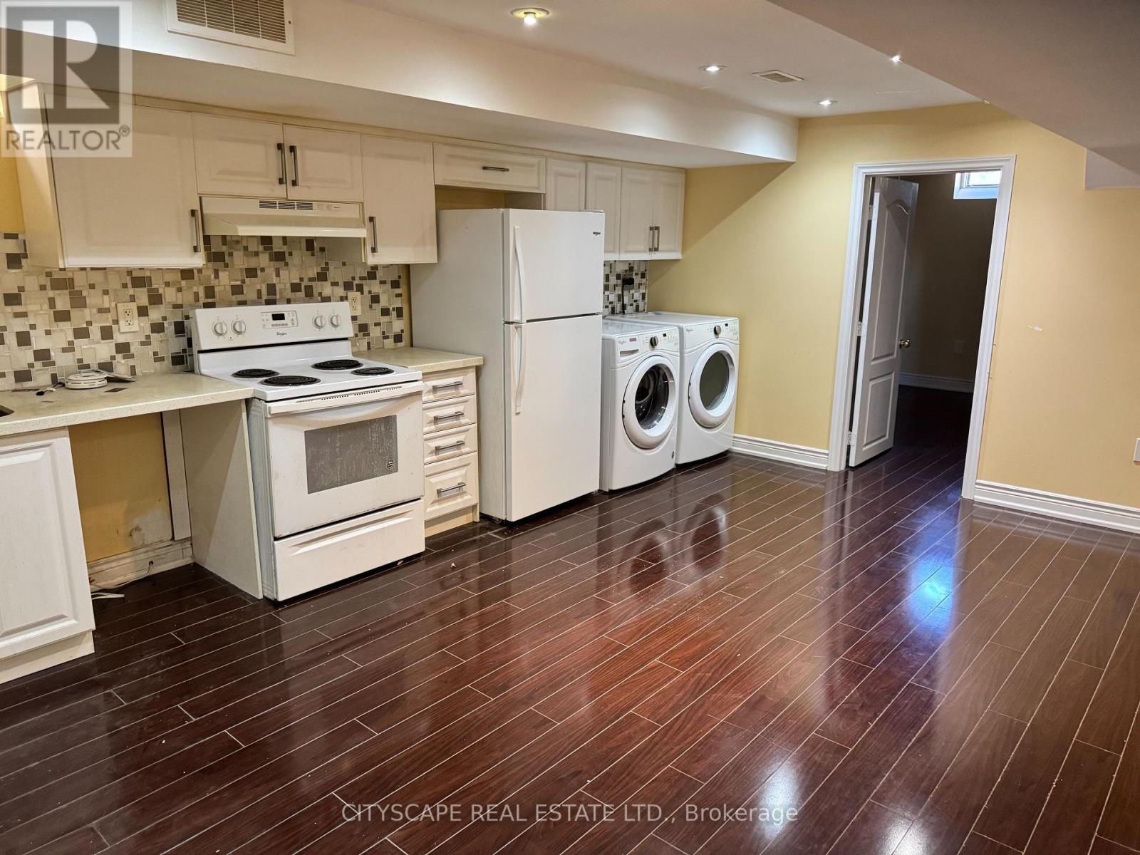 5077 Dubonet Drive, Mississauga, Ontario  L5M 7X5 - Photo 16 - W12404135