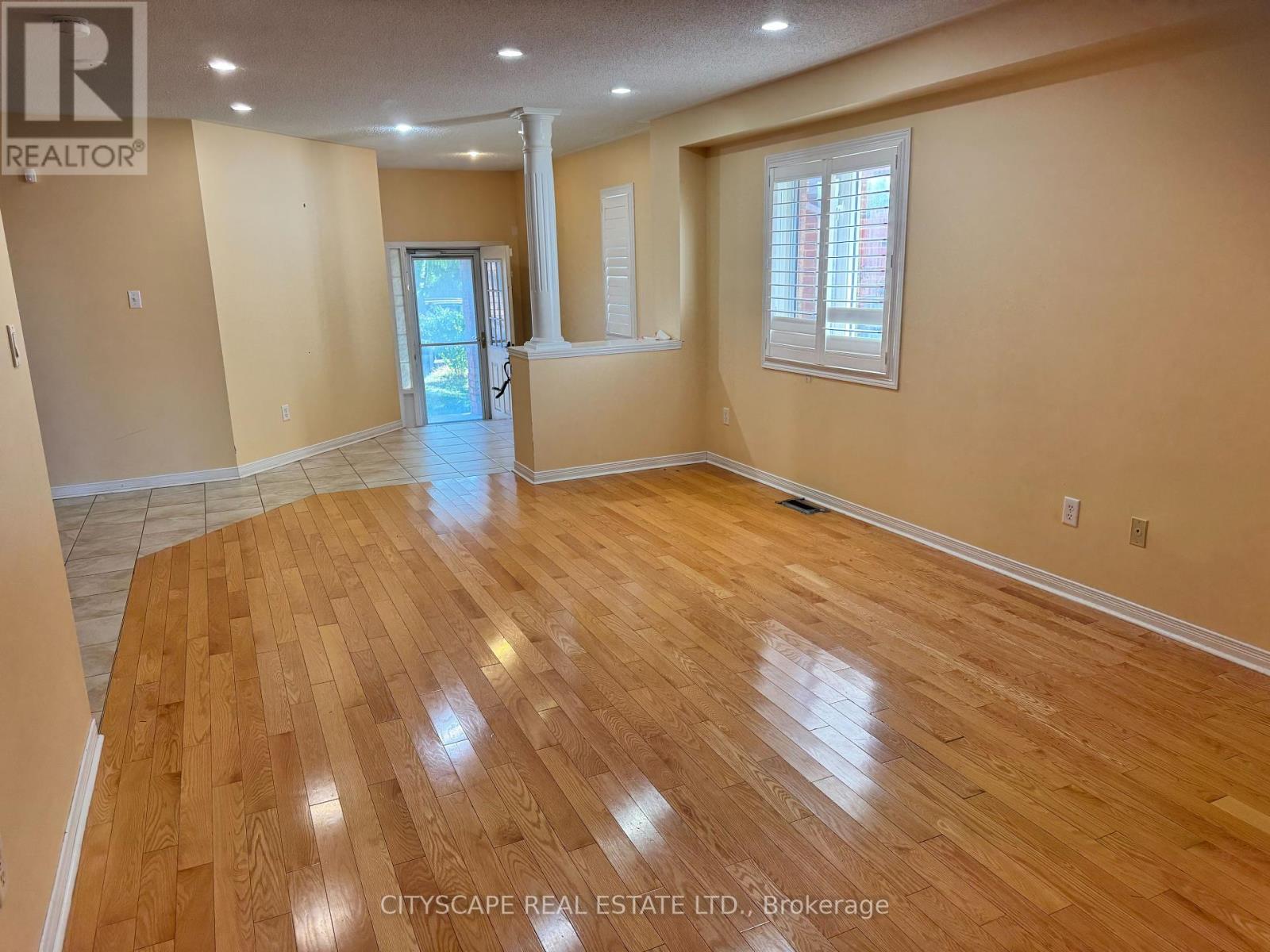 5077 Dubonet Drive, Mississauga, Ontario  L5M 7X5 - Photo 6 - W12404135