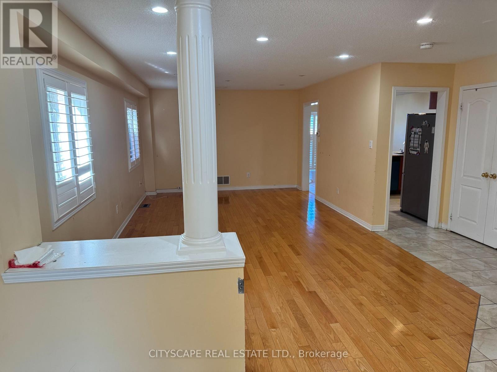 5077 Dubonet Drive, Mississauga, Ontario  L5M 7X5 - Photo 2 - W12404135