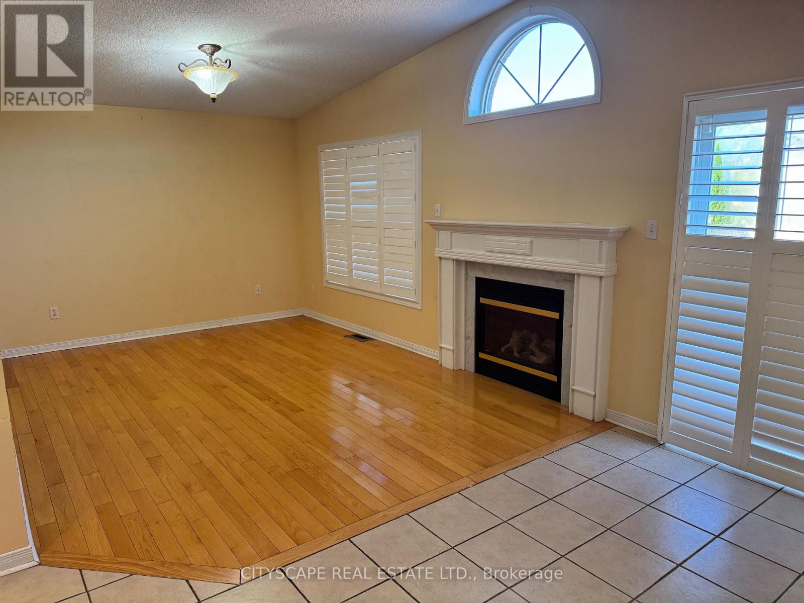 5077 Dubonet Drive, Mississauga, Ontario  L5M 7X5 - Photo 4 - W12404135