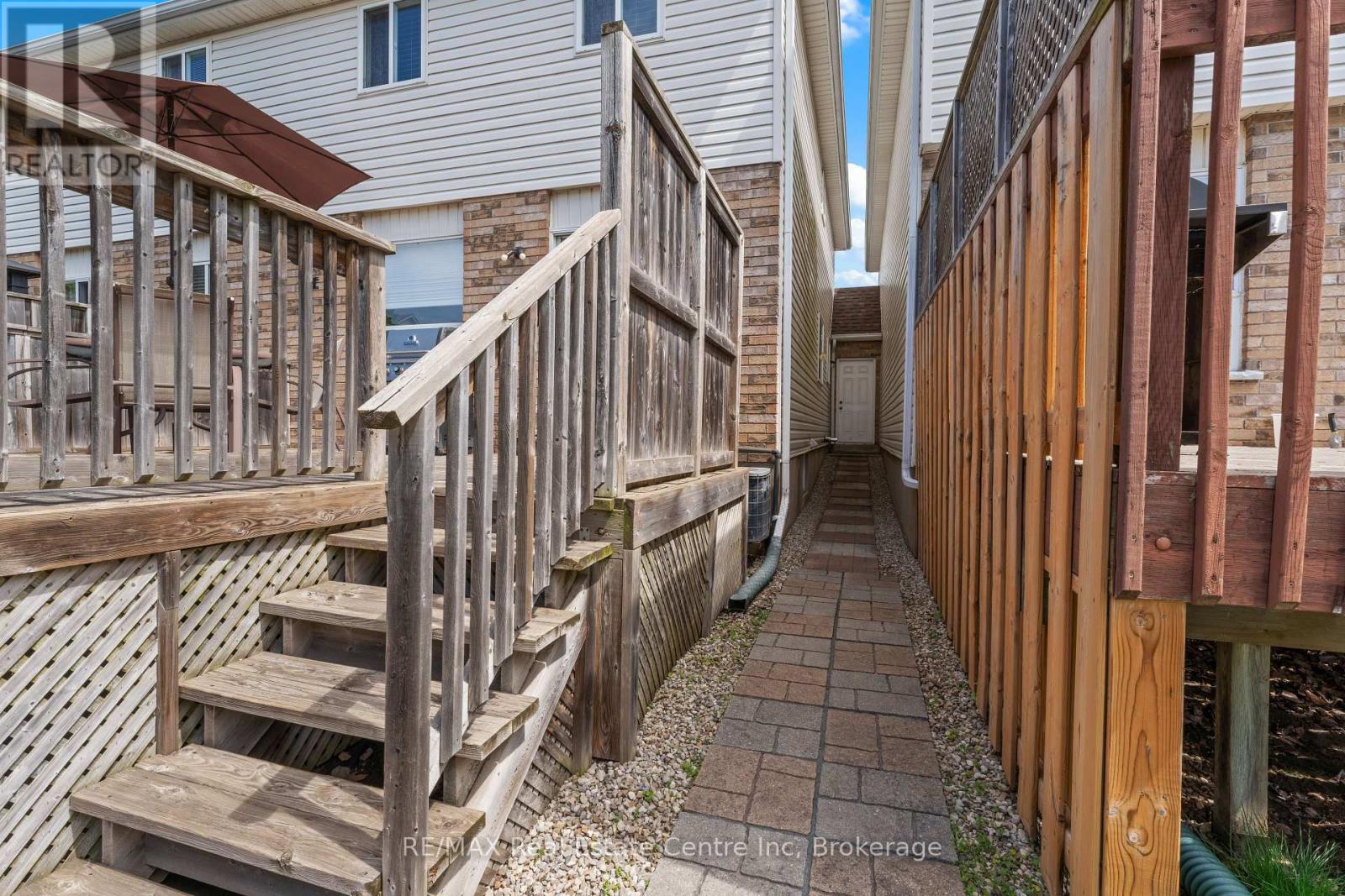 139 Gosling Gardens, Guelph, Ontario  N1G 5E6 - Photo 7 - X12405344