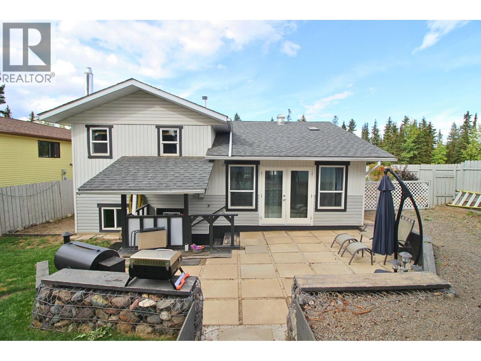 3040 Pearson Road, Houston, British Columbia  V0J 1Z0 - Photo 2 - R3047730