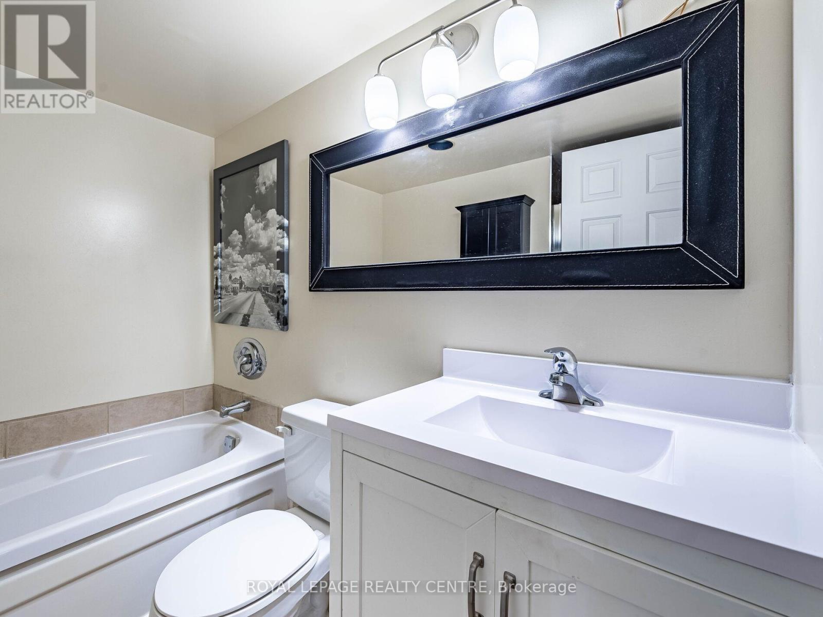 402 - 20 Southport Street, Toronto, Ontario  M6S 4Y8 - Photo 17 - W12405288