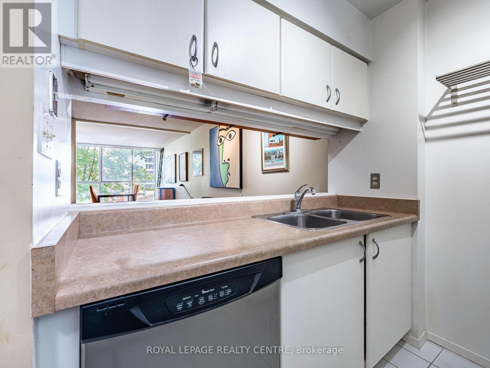 402 - 20 Southport Street, Toronto, Ontario  M6S 4Y8 - Photo 9 - W12405288