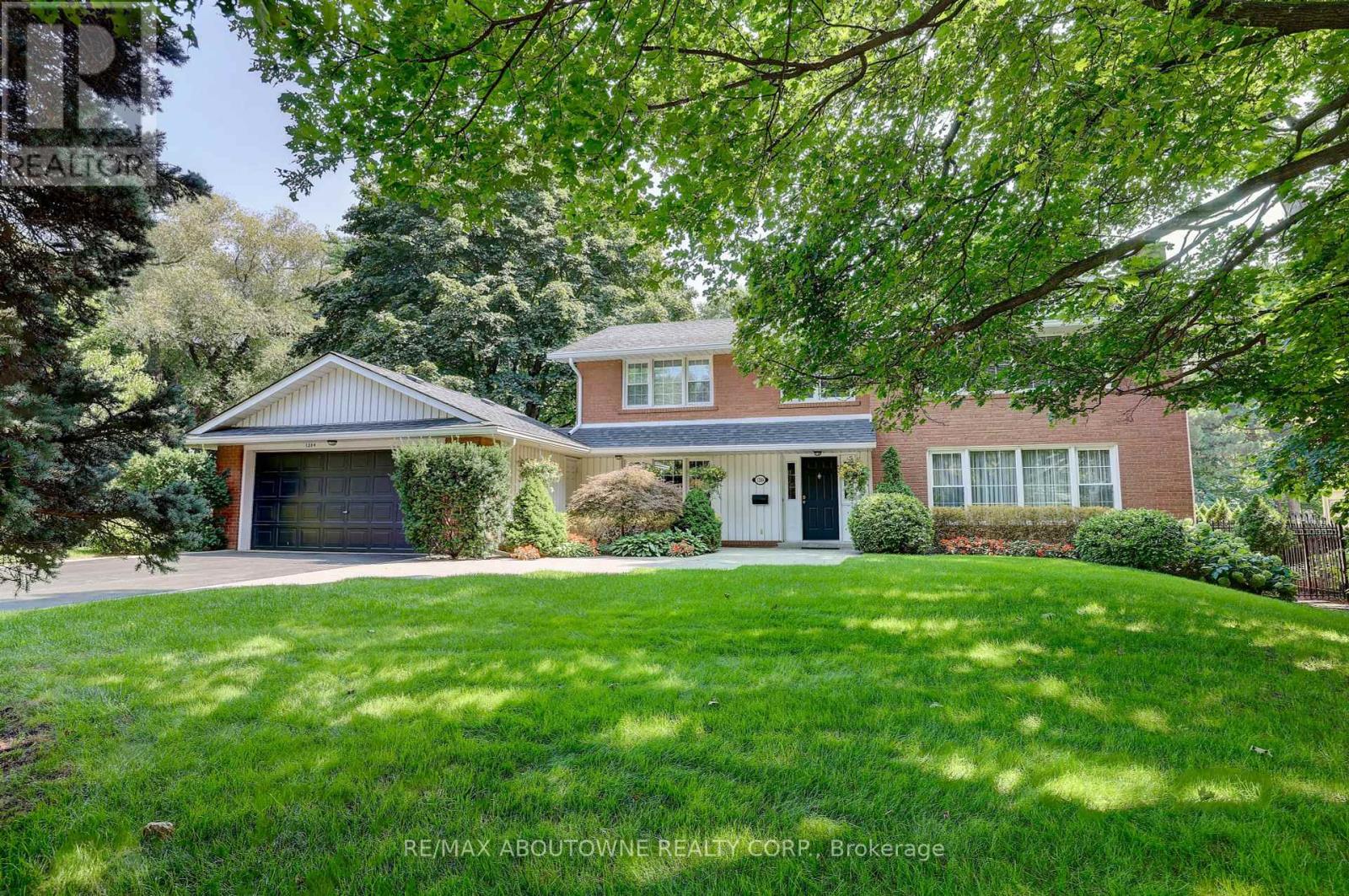 1284 Cleaver Drive, Oakville, Ontario  L6J 1W3 - Photo 2 - W12405292
