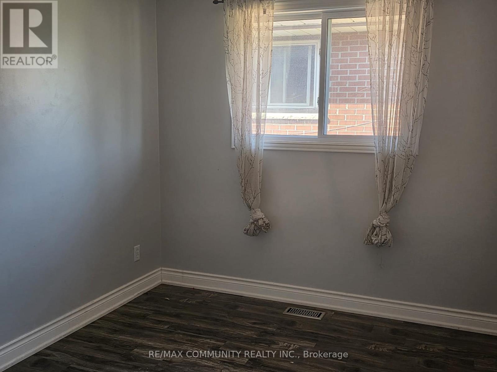 Main - 345 Fairlawn St Street, Oshawa, Ontario  L1J 4R2 - Photo 13 - E12399946