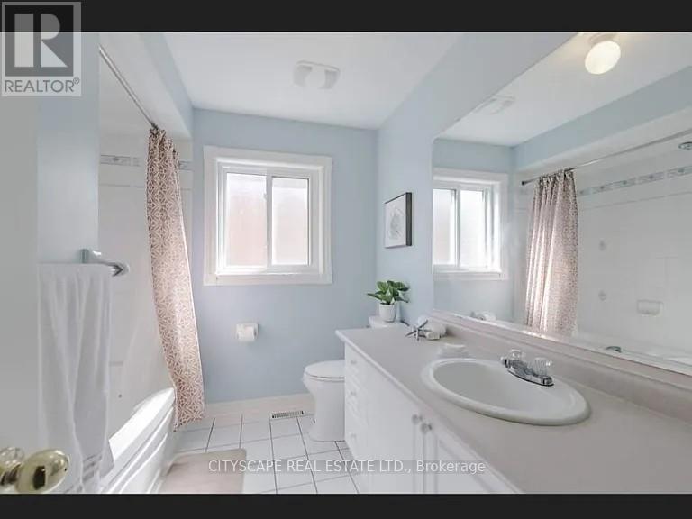 5896 Cozumel Drive, Mississauga, Ontario  L5M 6Y6 - Photo 11 - W12311965
