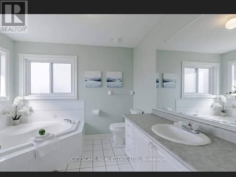 5896 Cozumel Drive, Mississauga, Ontario  L5M 6Y6 - Photo 6 - W12311965