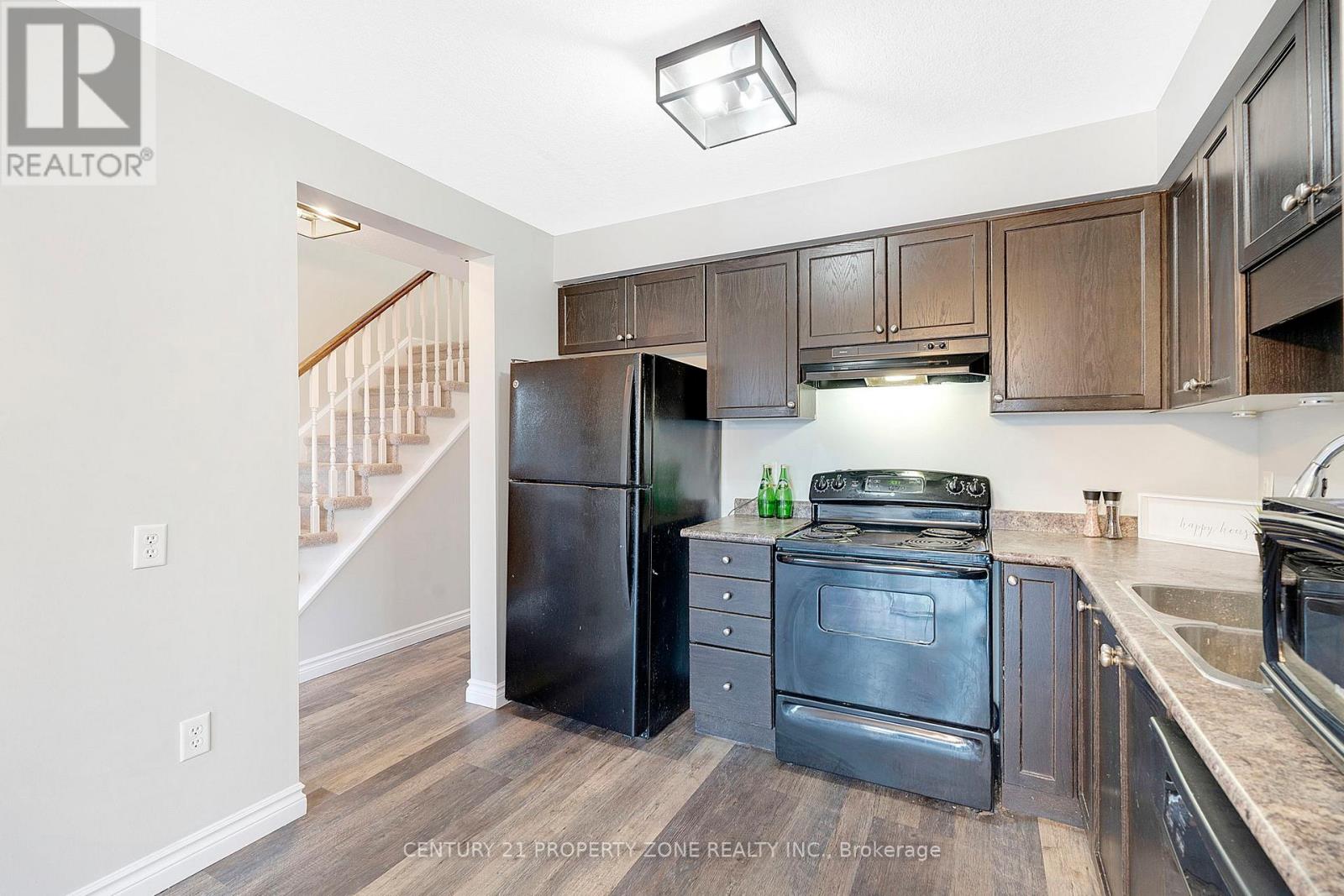 525 Banffshire Crescent, Kitchener, Ontario  N2R 1W8 - Photo 12 - X12405306