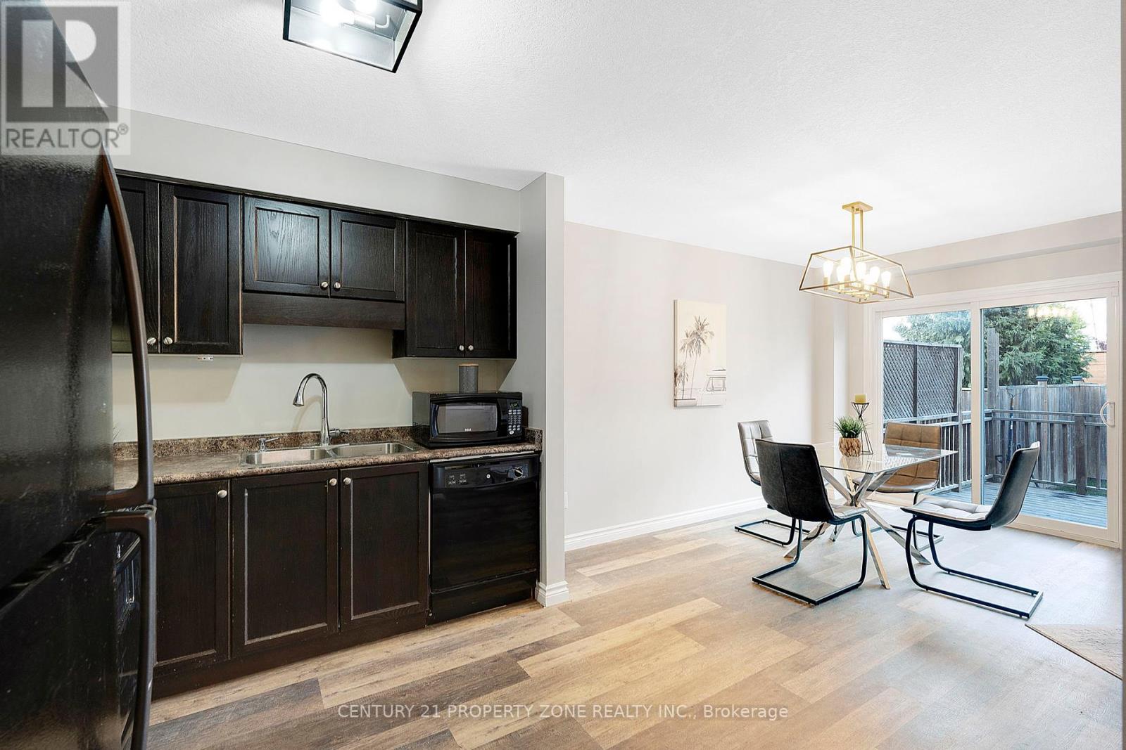 525 Banffshire Crescent, Kitchener, Ontario  N2R 1W8 - Photo 13 - X12405306