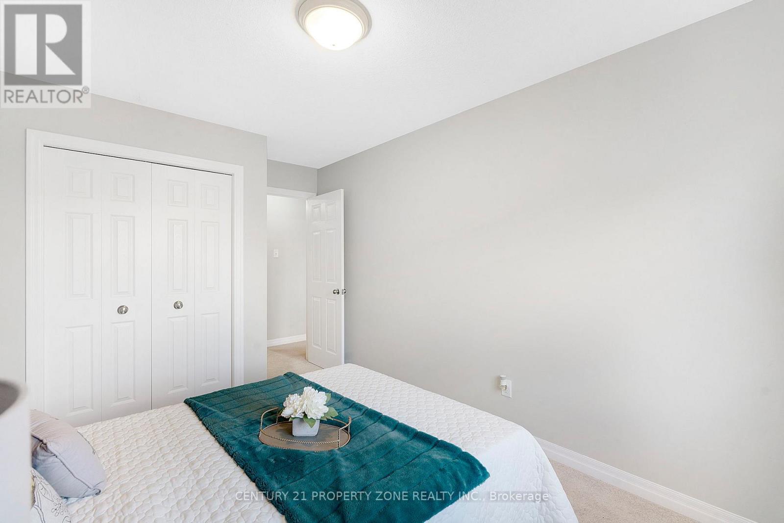 525 Banffshire Crescent, Kitchener, Ontario  N2R 1W8 - Photo 21 - X12405306