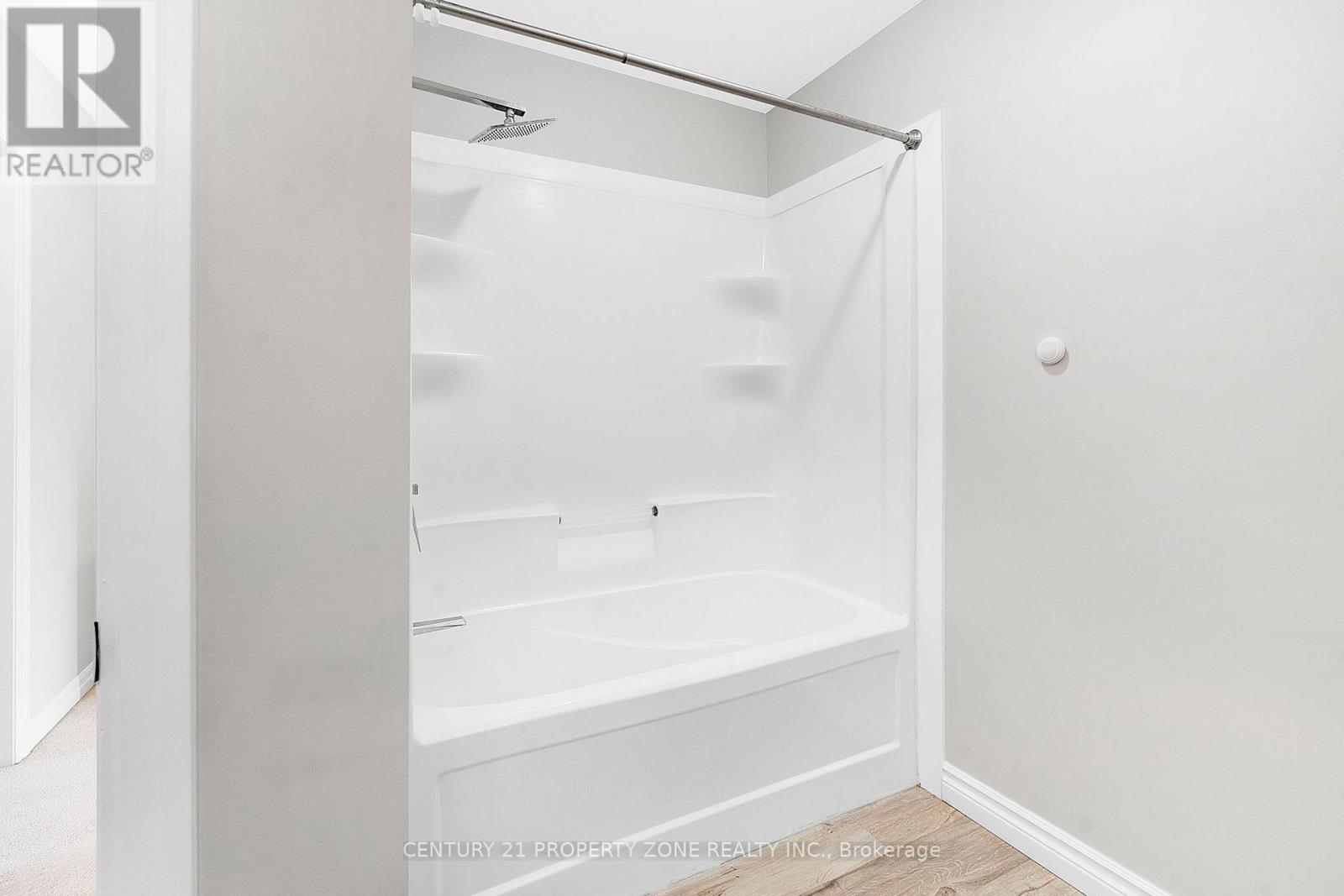 525 Banffshire Crescent, Kitchener, Ontario  N2R 1W8 - Photo 24 - X12405306