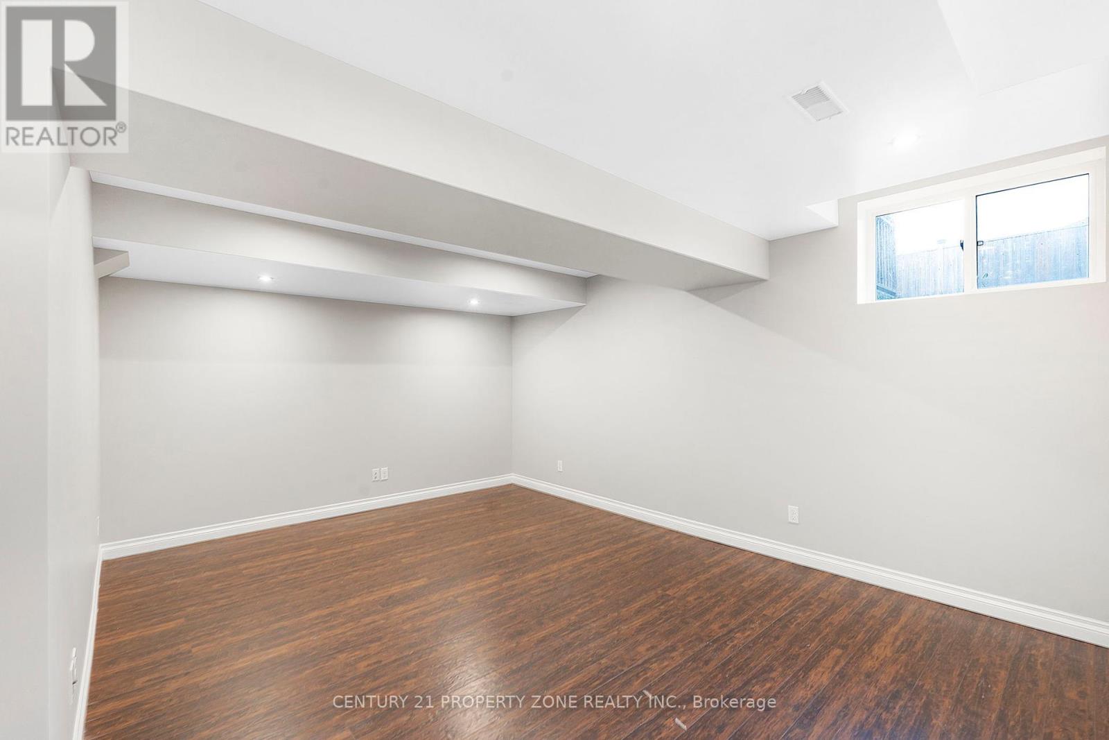 525 Banffshire Crescent, Kitchener, Ontario  N2R 1W8 - Photo 26 - X12405306