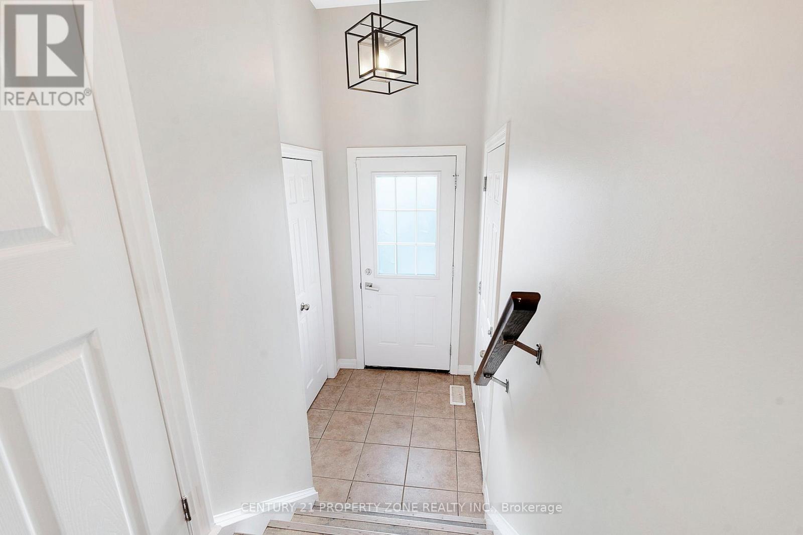 Property at 525 BANFFSHIRE CRESCENT image 4