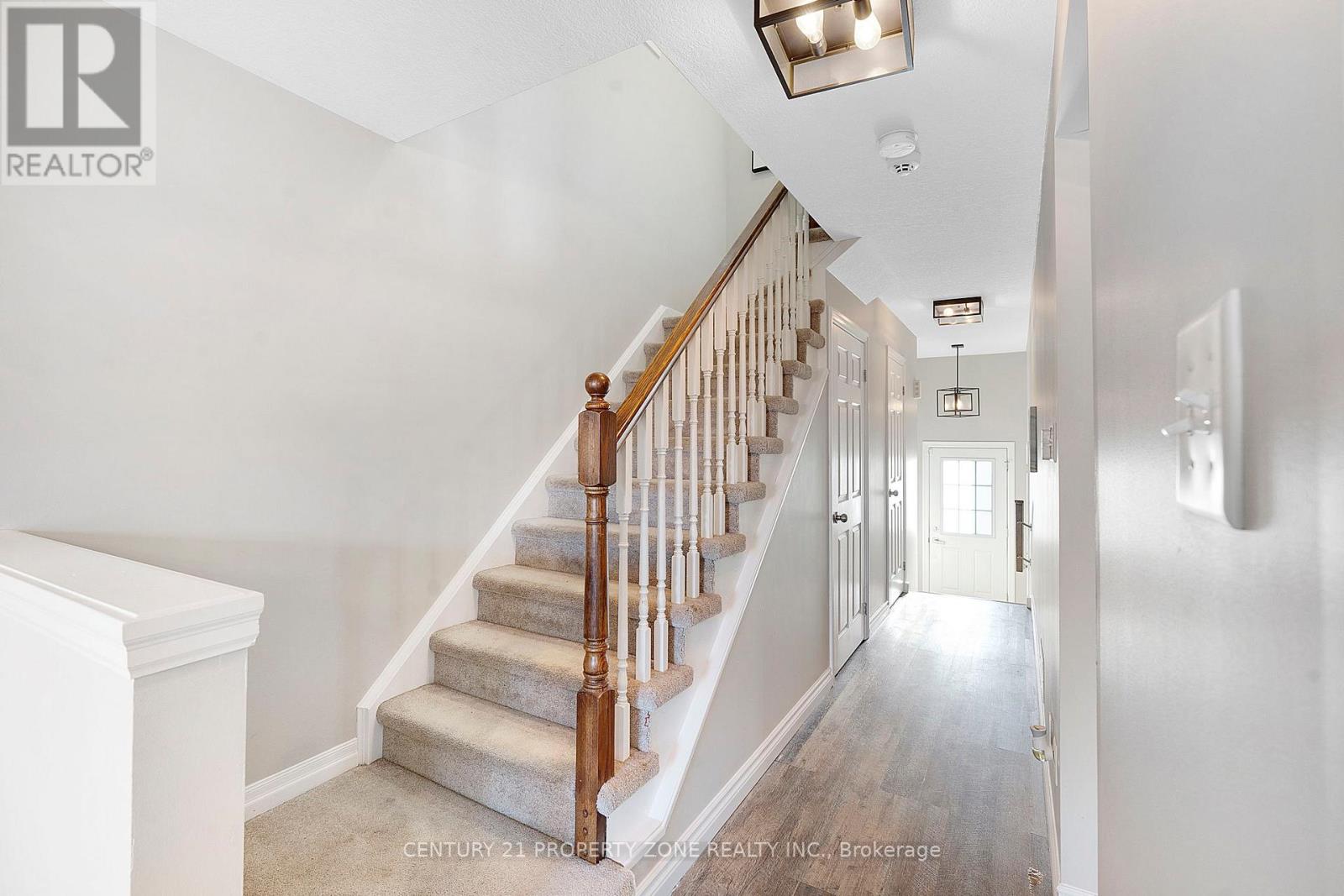 525 Banffshire Crescent, Kitchener, Ontario  N2R 1W8 - Photo 6 - X12405306