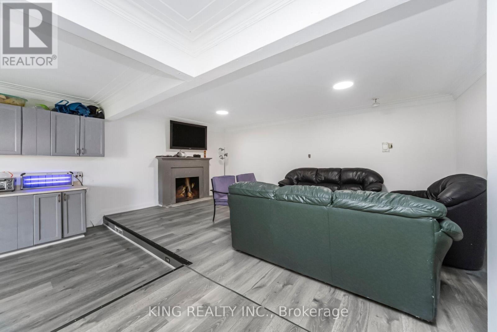 1097 Queens Boulevard, Kitchener, Ontario  N2M 1B9 - Photo 11 - X12405325