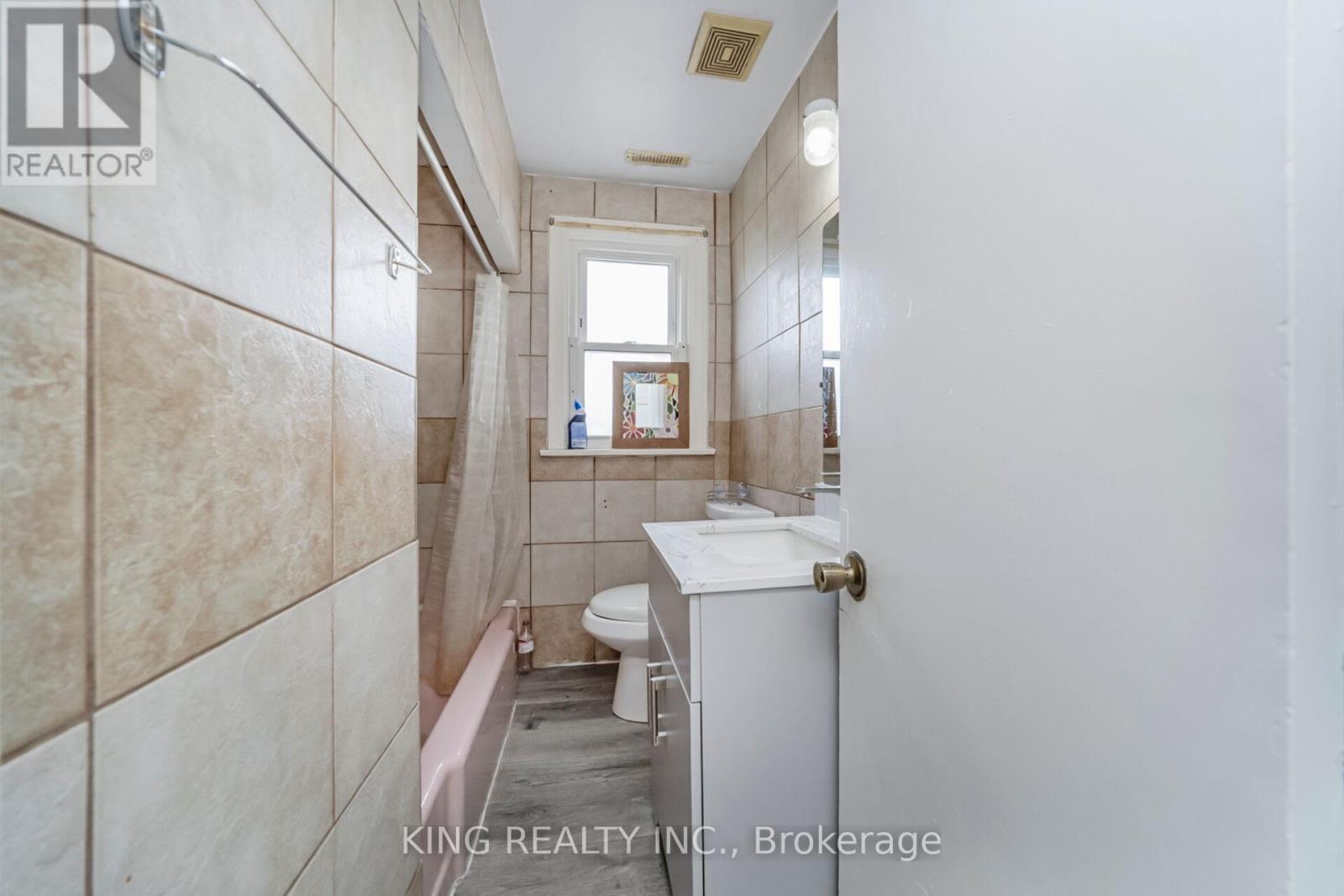 1097 Queens Boulevard, Kitchener, Ontario  N2M 1B9 - Photo 21 - X12405325