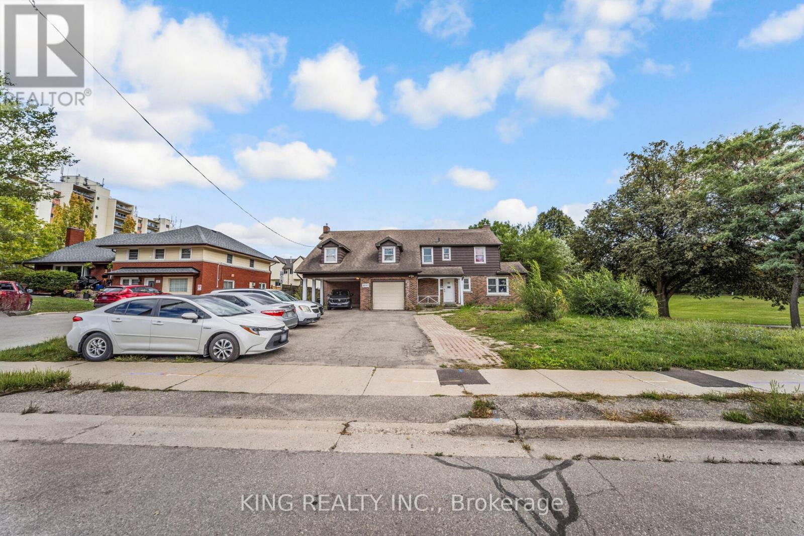 1097 Queens Boulevard, Kitchener, Ontario  N2M 1B9 - Photo 4 - X12405325