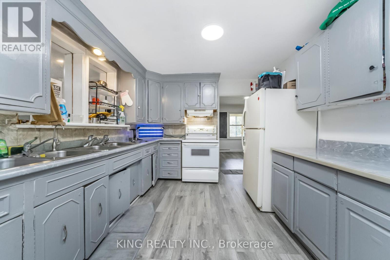 1097 Queens Boulevard, Kitchener, Ontario  N2M 1B9 - Photo 7 - X12405325