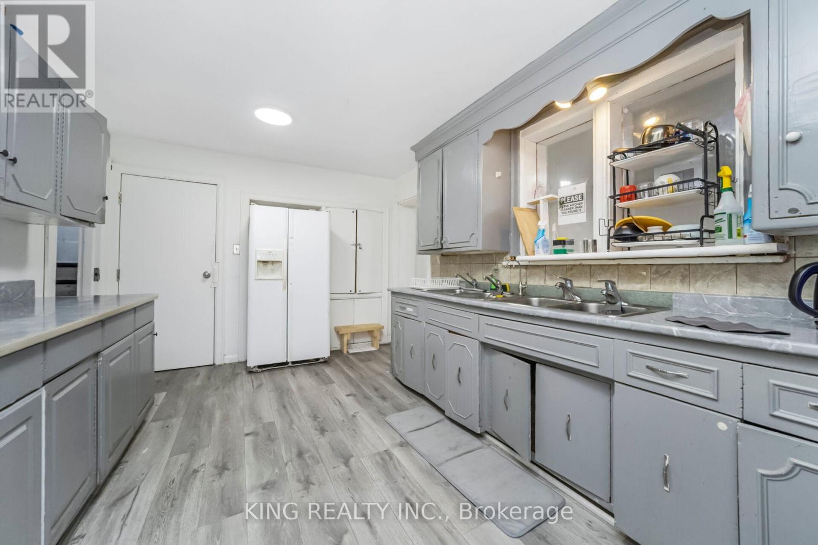 1097 Queens Boulevard, Kitchener, Ontario  N2M 1B9 - Photo 8 - X12405325