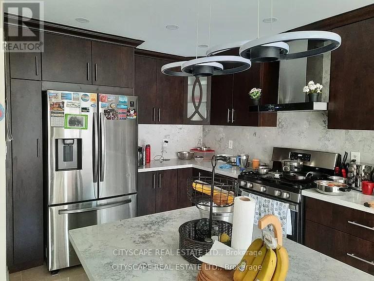 5896 Cozumel Drive, Mississauga, Ontario  L5M 6Y6 - Photo 3 - W12311965