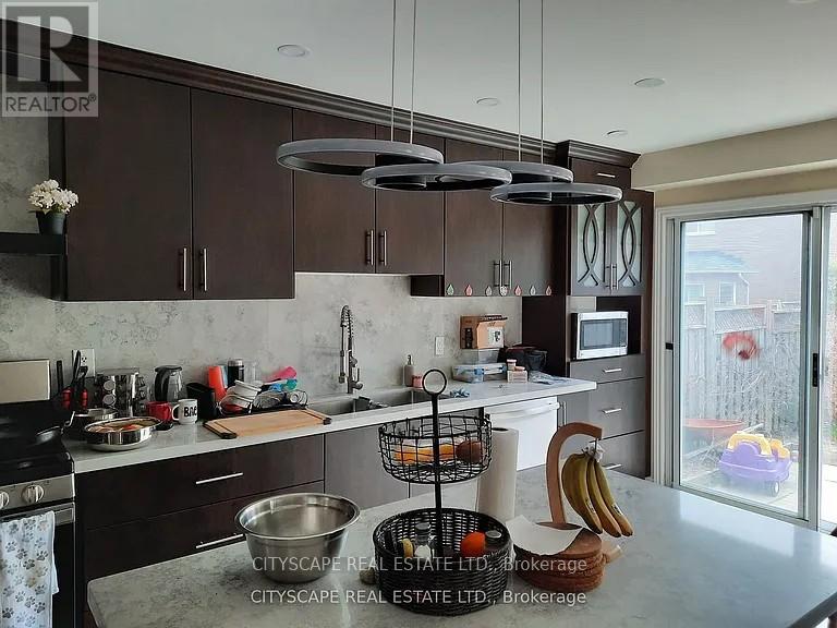 5896 Cozumel Drive, Mississauga, Ontario  L5M 6Y6 - Photo 14 - W12311965