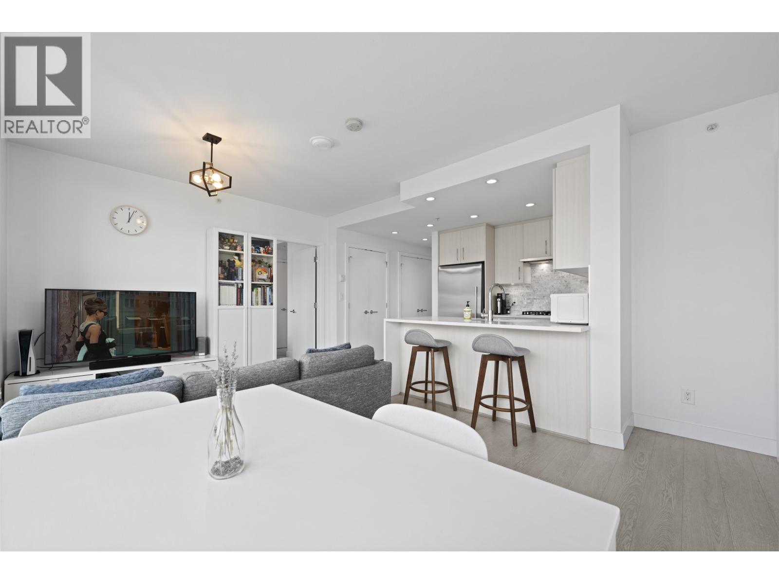 404 518 Whiting Way, Coquitlam, British Columbia  V3J 0H7 - Photo 11 - R3048067