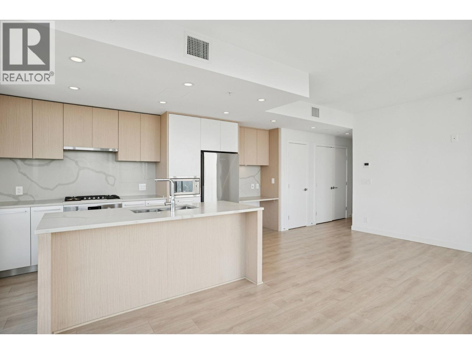 4201 567 Clarke Road, Coquitlam, British Columbia  V3J 0K7 - Photo 8 - R3048109