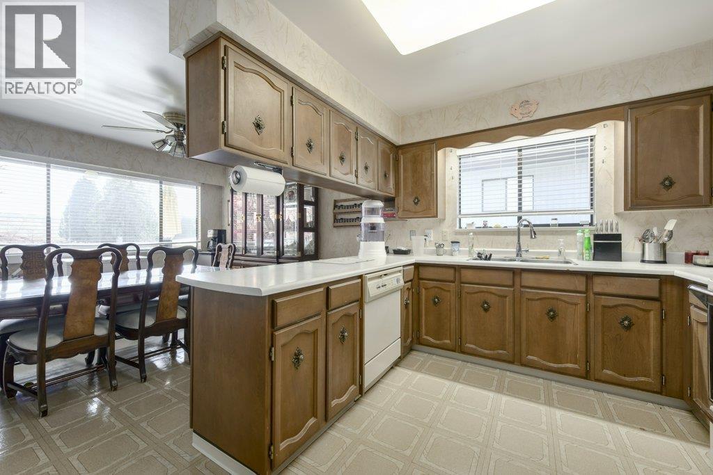 8194 Woodlake Court, Burnaby, British Columbia  V5A 3P4 - Photo 13 - R3048094
