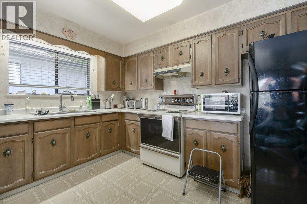 8194 Woodlake Court, Burnaby, British Columbia  V5A 3P4 - Photo 15 - R3048094